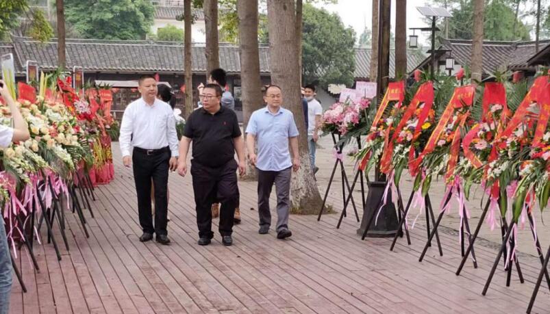 2020611112317992 尊龙集团官网集团辅导出席战旗禧宴酒楼开业典礼