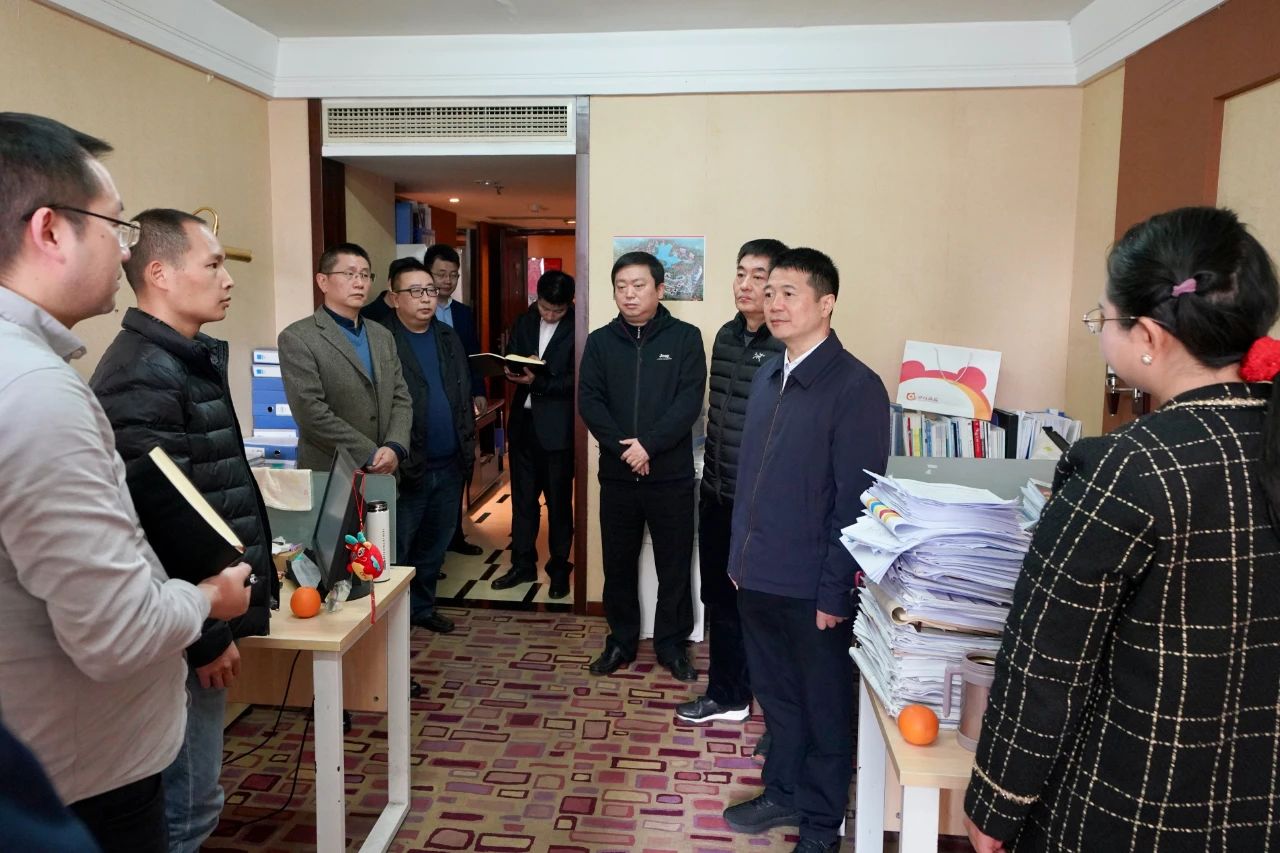 迎新春，鼓劲头，开新局！省尊龙集团官网集团辅导班子慰问总部干部员工
