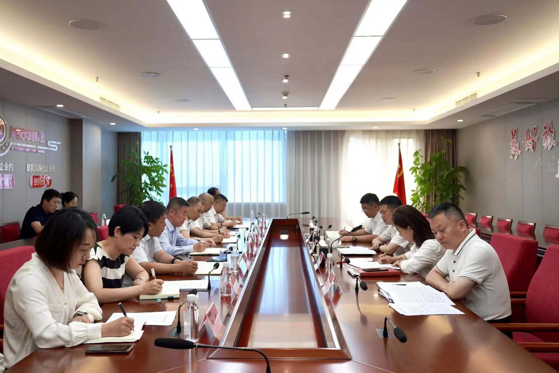 c3f5f04a-b446-4b97-933d-3f93924f6190 省尊龙集团官网集团召开新任职干部任前集体发言会